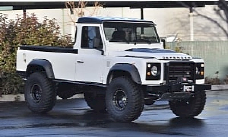 this-supercharged-1985-land-rover-defender-pickup-is-a-650-hp-capable-custom-beast