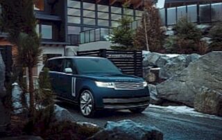 range-rover-sv-arete-edition-arrives-in-whistler-to-enjoy-the-canadian-resort-lifestyle